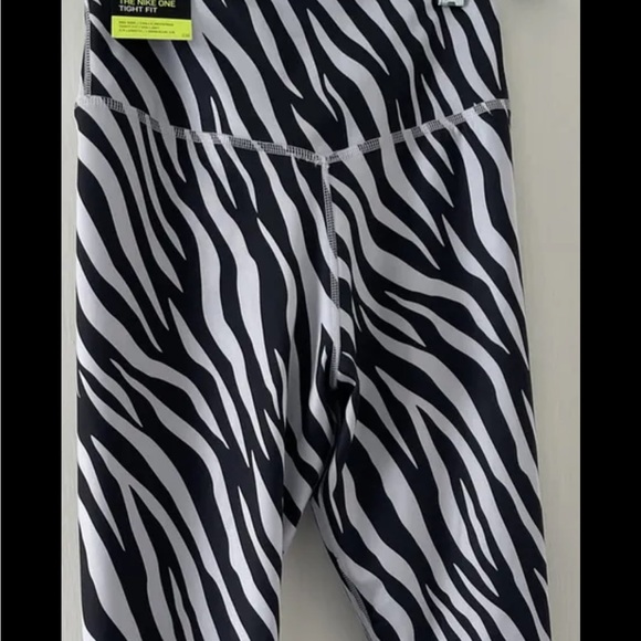 Nike One Icon Clash Animal Print 7/8 Women’s Leggings (DC5276-596) - Picture 3 of 4